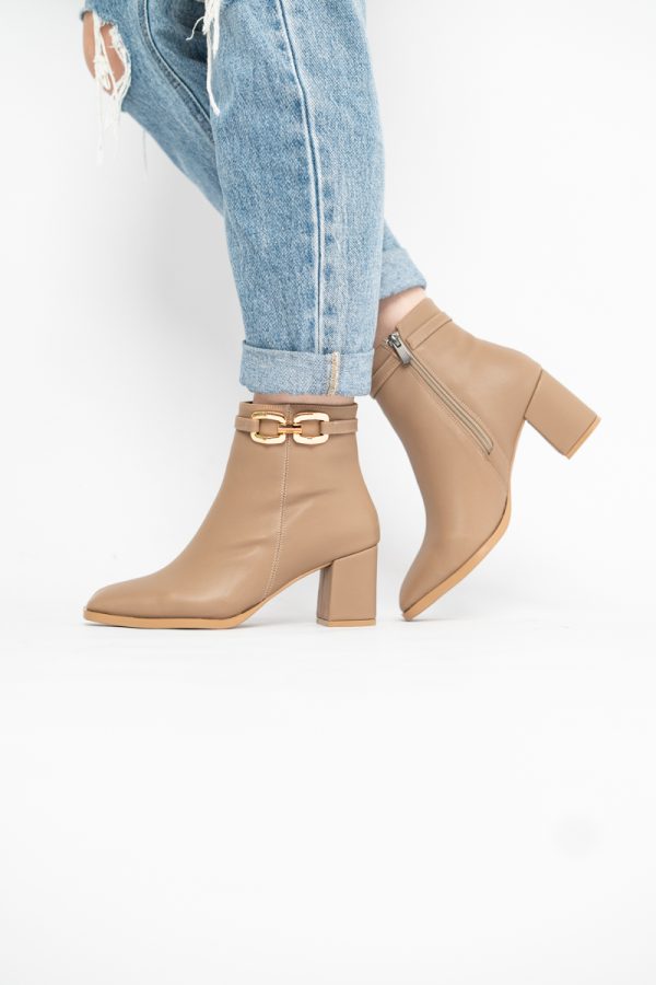 Botine elegante de damă cu toc din piele ecologică cu lanț Taupe BS1064AY2411147 123