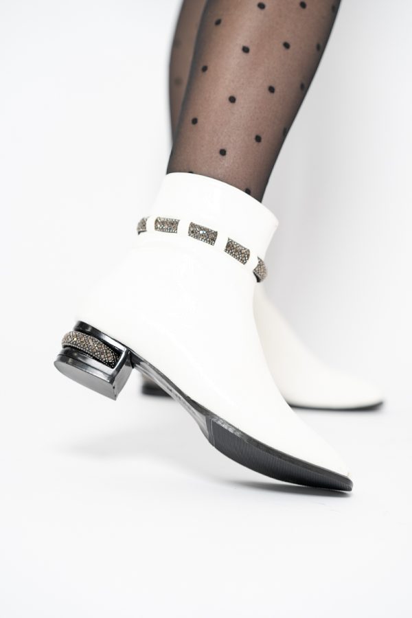 Botine elegante de damă cu toc, din piele ecologică intoarsă cu fermoar - culoare Alb Lac BS163BT2409845 119