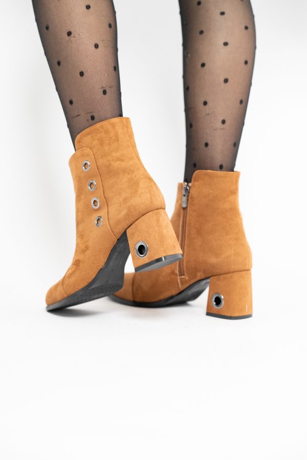 Botine damă cu toc din piele întoarsă ecologică cu fermoar - culoare Maro 123