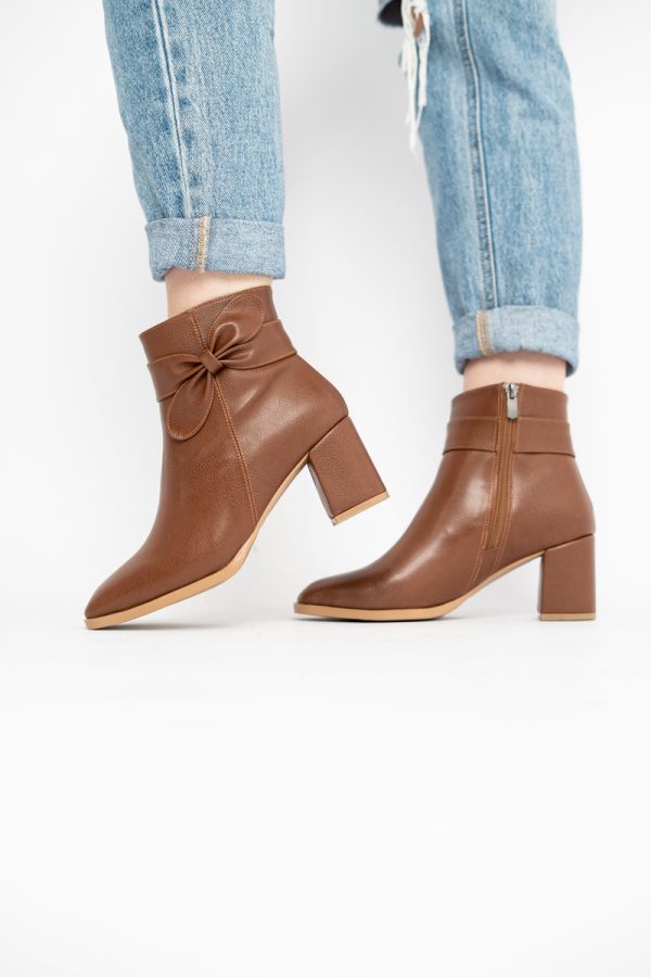 Botine elegante de damă cu toc din piele ecologică cu fundiță Maro BS1092BT2411153 123