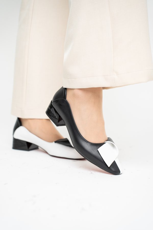 Pantofi Damă cu Toc Jos din Piele Ecologică Negru-Alb (BS503D2410109) 119