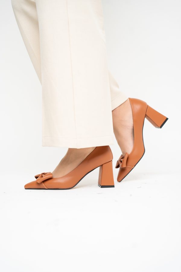 Pantofi damă cu toc maro din piele ecologică cu fundiță Nicoletta BS316AY2503217 121