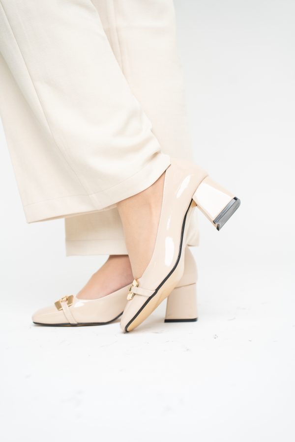 Pantofi damă casual cu toc bej lucios din piele ecologică Nicoletta BS402AY2503226 123